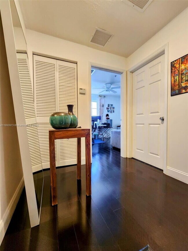 Building Photo - 730 NE 90th St