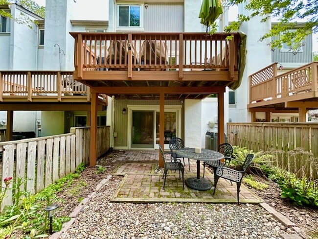 Building Photo - Welcome to this Lovely Home in Reston, VA!