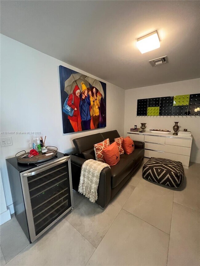 Building Photo - 1300 Brickell Bay Dr