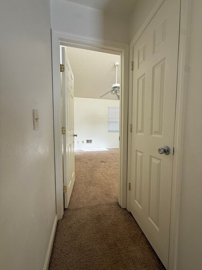 Building Photo - Sun-Filled 2/2 with Stainless Appliances & New Carpet