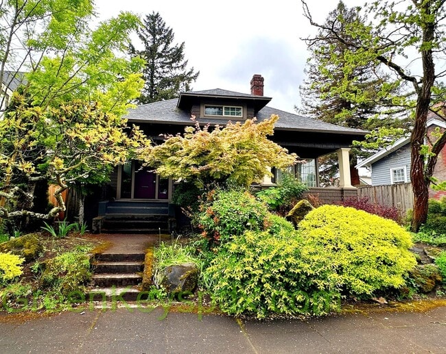 Building Photo - 3-bedroom, 2.5-bathroom Craftsman house in...