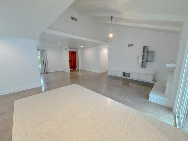 Building Photo - 25761 Serenata Dr