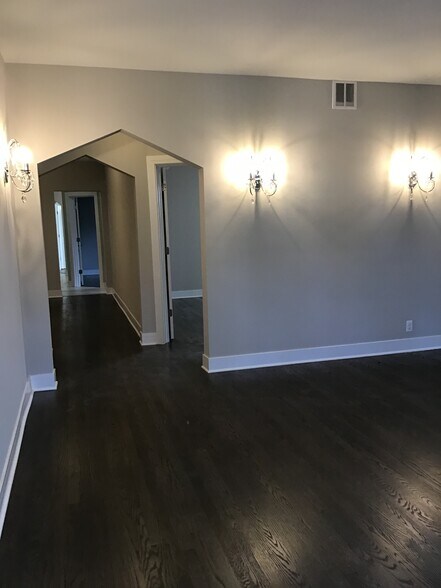 Building Photo - 8048 S Marshfield Ave