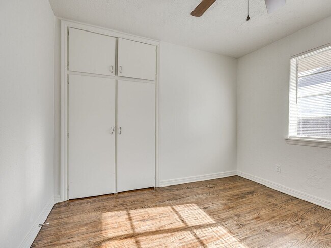 Building Photo - Updated home in Heart of OKC + 4 bedrooms