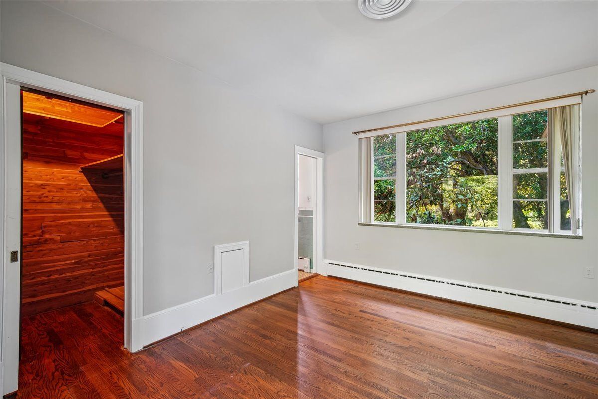 Building Photo - 8106 W Boulevard Dr