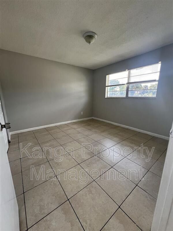 Building Photo - 3206 Louisiana Ave