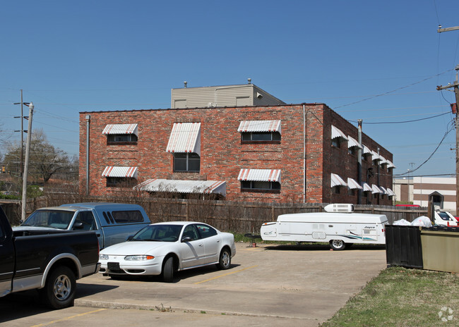 Building Photo - Heather Ann