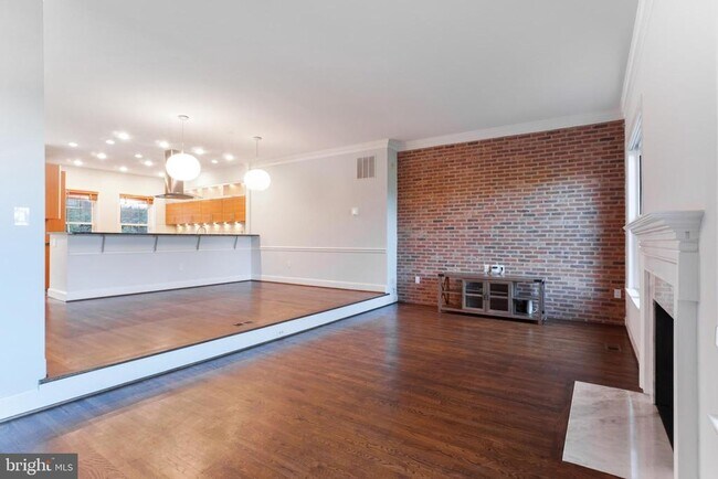 Building Photo - 3725 Winfield Lane Northwest