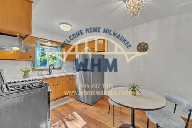 Building Photo - 8608 W Villard Ave