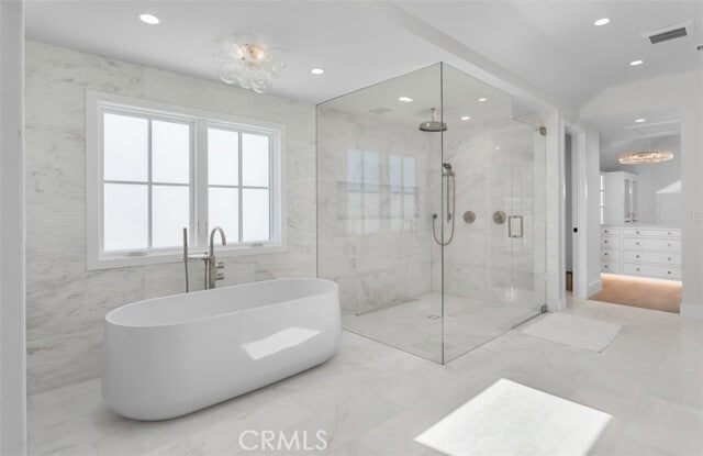 Building Photo - 2401 Bayshore Dr