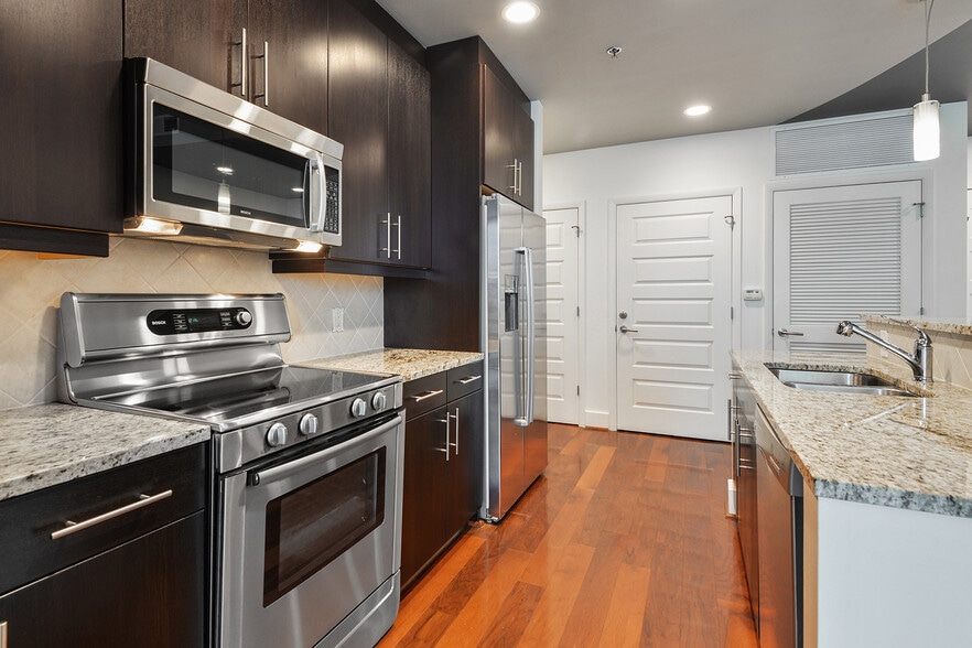Building Photo - 1080 Peachtree St NE