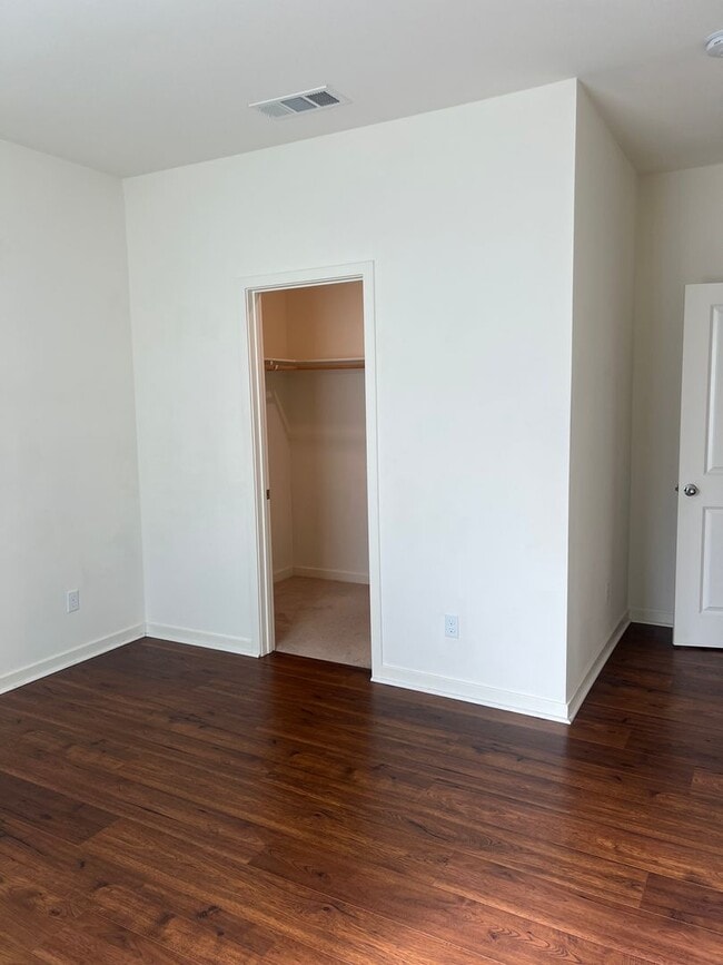 Building Photo - 3 Bedroom Plus Bonus Room Single Family Ho...