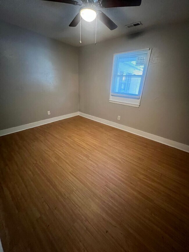 Building Photo - 3604 Jonquil St