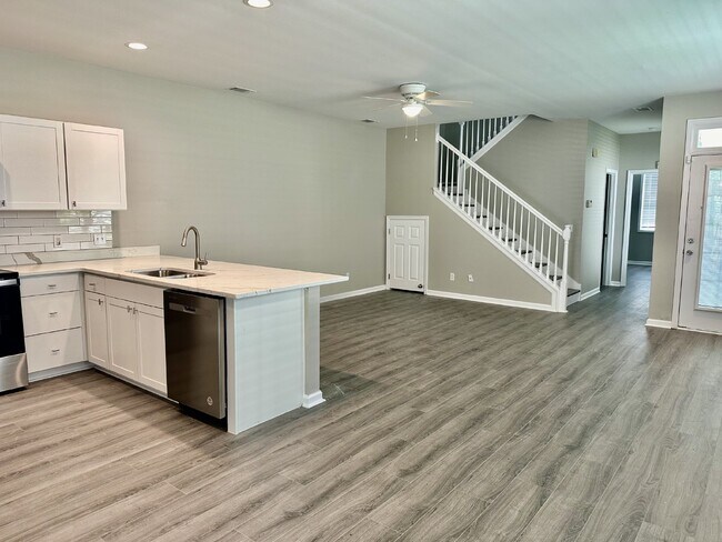 Building Photo - Newly Updated Three Bedroom Home in Westbury Park!