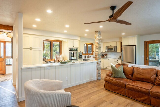 Building Photo - 43620 Washburn Dr