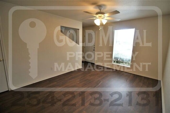 Building Photo - Beautiful 2-bed, 1.5-bath! - Now available...