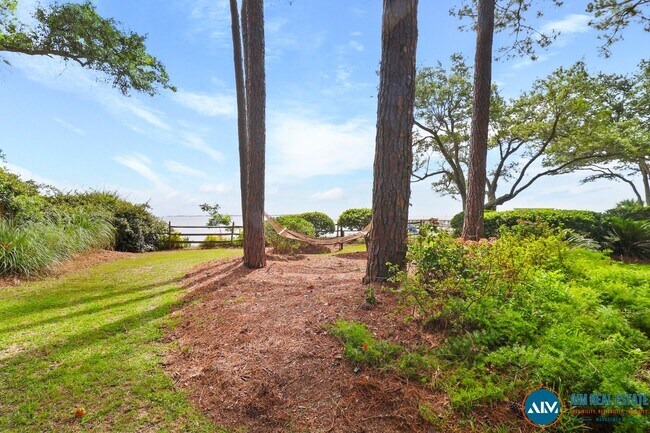 Building Photo - Move-In Ready 2 Bedroom Condo – Steps from Port Royal Sound - Available Now!