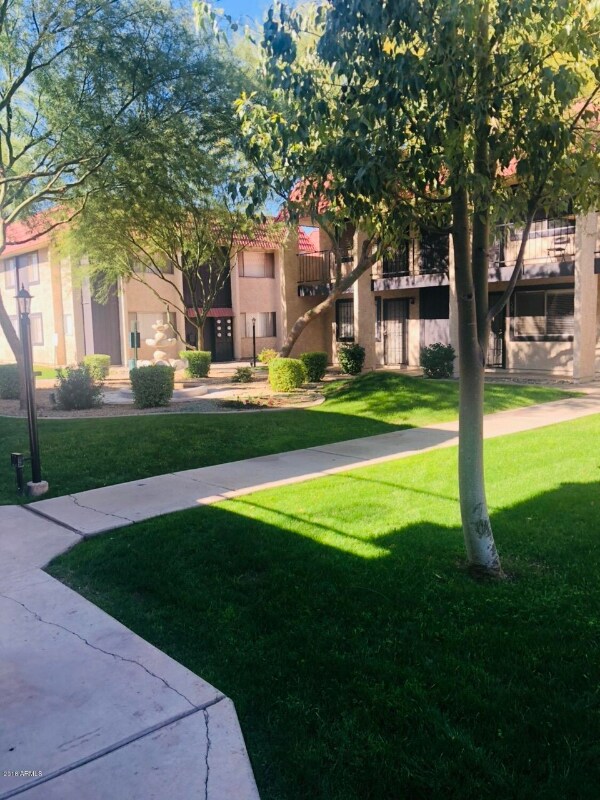 Building Photo - 700 W University Dr