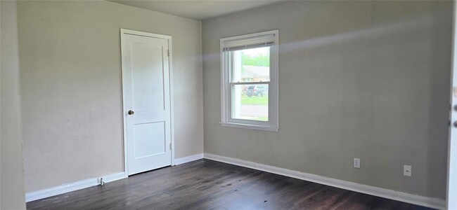Building Photo - 809 N Marshall Dr