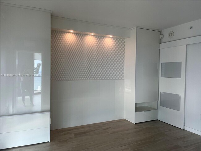 Building Photo - 1300 S Miami Ave