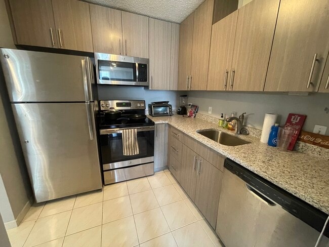 Building Photo - 1212N N La Salle Dr