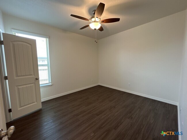 Building Photo - 5110 Rose Gdn Lp