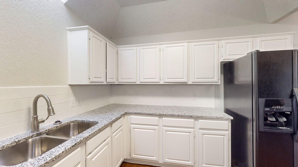 Building Photo - 2089 Bronco Ln