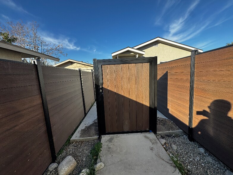 Building Photo - 1486 W 7th St