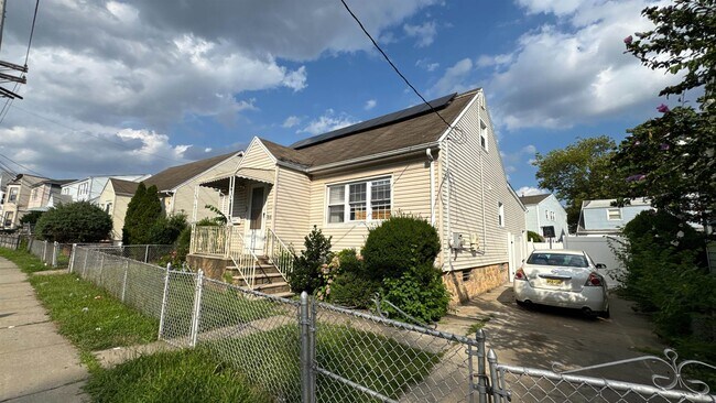 Building Photo - 44 Old Bergen Rd