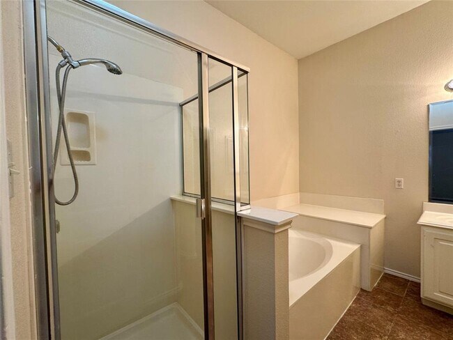 Building Photo - 227 Ashwood N