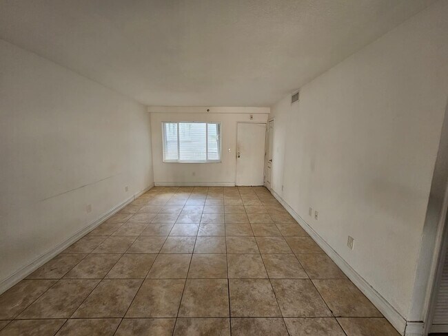 Building Photo - 677 NE 24th St