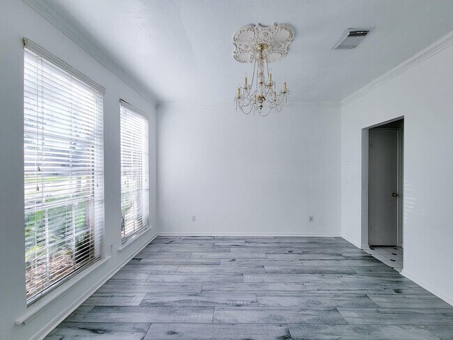 Building Photo - NICE 4 BEDROOM 2 BATH LEASE HOME WITH 2327 SF