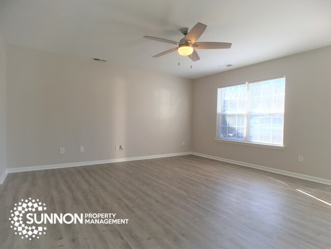 Building Photo - 4 Bed 2.5 Bath in Woodstone with Fenced Yard