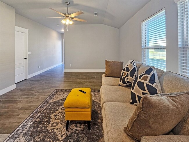 Building Photo - 2091 Bluebonnet Ln