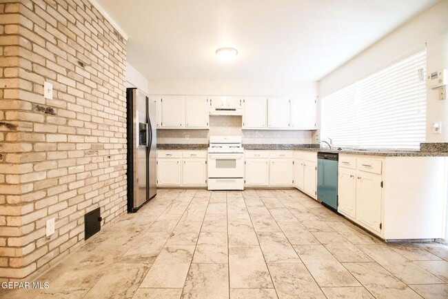 Building Photo - 6613 Southwind Dr