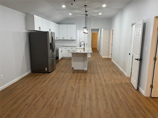 Building Photo - 421 Mockingbird Ln