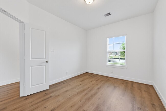 Building Photo - 4506 Blue Mountain Laurel St