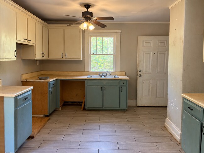 Building Photo - 1422 Gillespie Ave