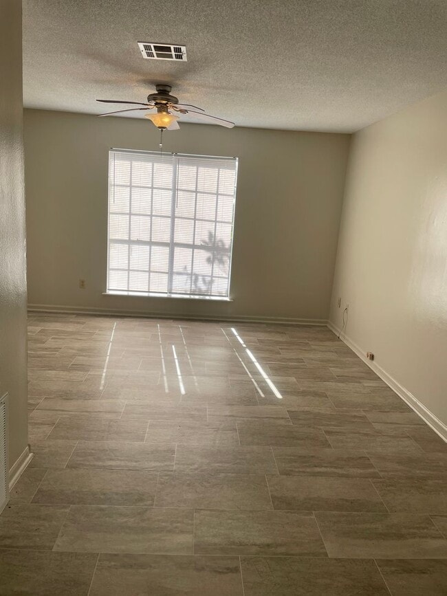 Building Photo - 138 Hummingbird Ln