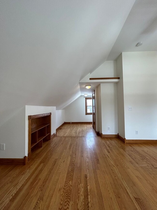 Building Photo - Beautiful 2 Bedroom 2 Bathroom House