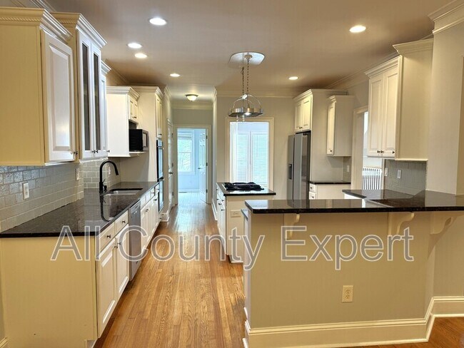 Building Photo - 871 Lenox Ct NE