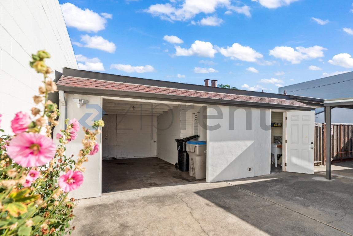 Building Photo - Unit 1