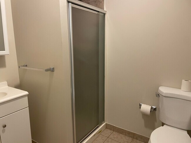 Building Photo - 384 E 9th Ave