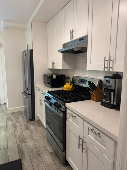 Building Photo - 2141 Forest View Ave