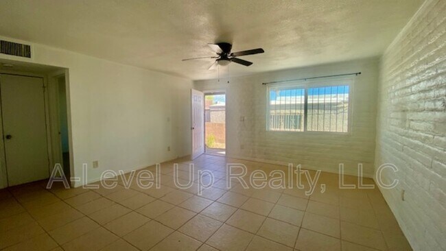 Building Photo - 1025 S Santa Rita Ave