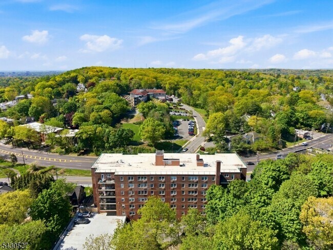 Building Photo - 415 Claremont Ave