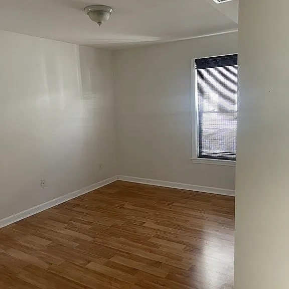 Building Photo - 229 Rollstone St