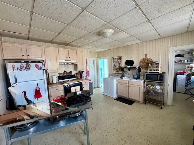 Building Photo - 141 Whitwell St