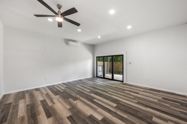 Building Photo - 1153 Brookswood Ave