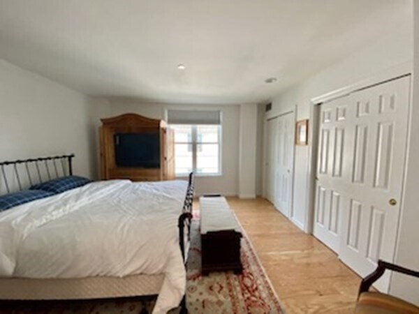 Building Photo - 65 Chelsea St